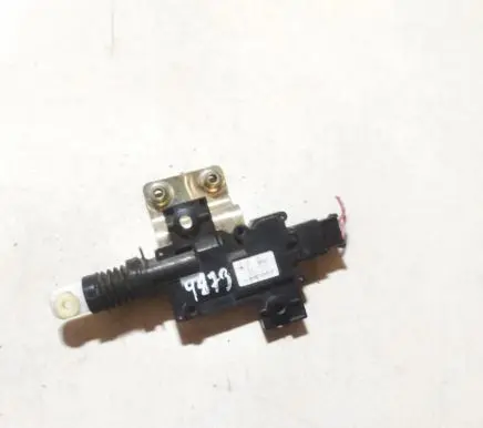 Chrysler PT Cruiser Central locking vacuum pump 05027178aa