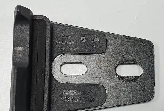 Volvo C70 Radiator mount bracket 9218018F