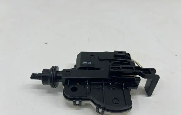 Toyota C-HR I Fuel tank cap lock 