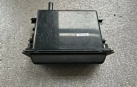 Nissan Patrol Y60 Glove box 6847544F00