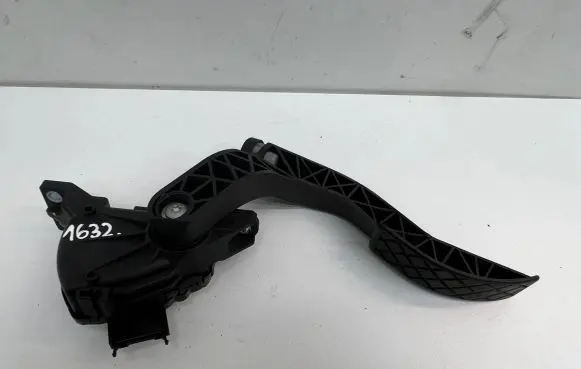 Audi A4 S4 B7 8E 8H Accelerator throttle pedal 8E1723523G