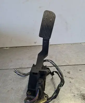 Mercedes-Benz Sprinter W901 W902 W903 W904 Accelerator throttle pedal A9013000404 0281002335