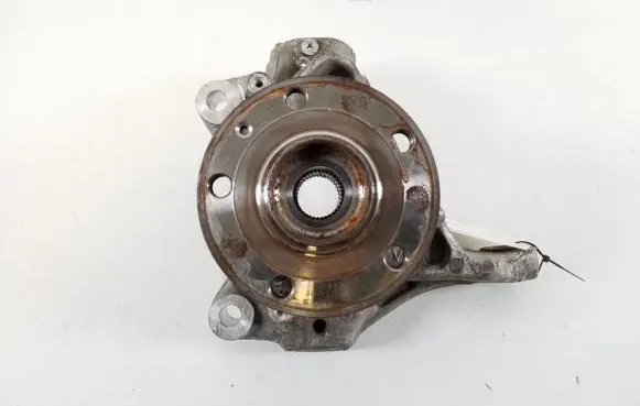 Volkswagen Golf VII Front wheel hub