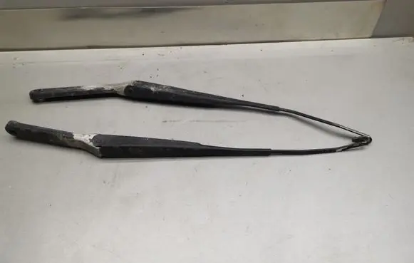 Honda Legend III KA9 Front wiper blade arm