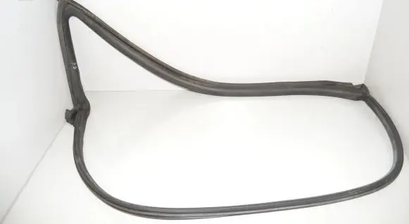 Tesla Model 3 Rubber seal front coupe door 1090499 109049999F