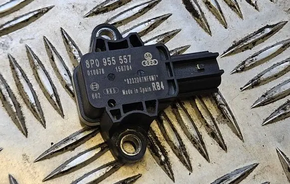 Audi A3 S3 8P Airbag deployment crash/impact sensor 8P0955557 150704 010078