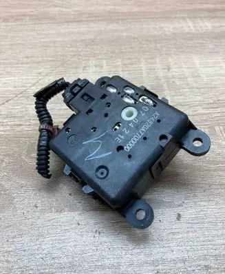 Nissan Qashqai Air flap motor/actuator A24820A7700000