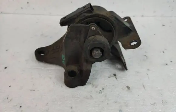 Mazda CX-9 Engine mount bracket