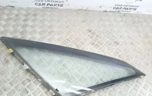 Toyota Corolla E90 Rear side window