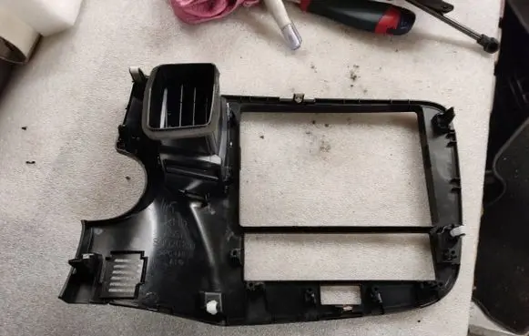 Radio/GPS head unit trim