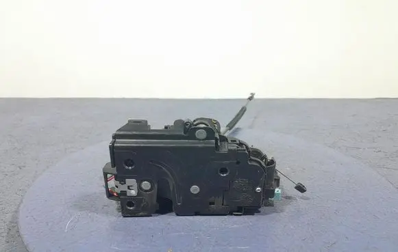 Skoda Octavia Mk2 (1Z) Front door lock 3D1837015AP