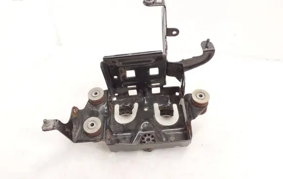 Porsche Cayenne (9Y0 9Y3) Pneumatic air compressor holding bracket 
