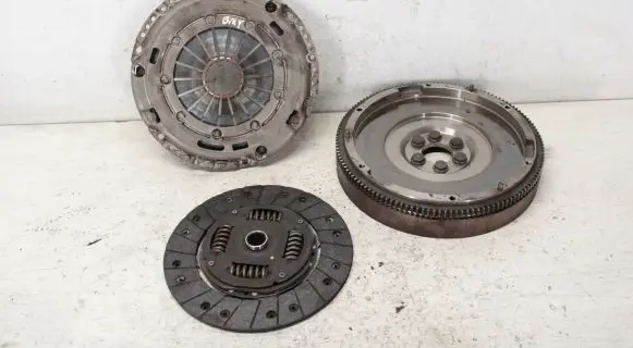 Volkswagen Golf V Clutch set kit 03C141025H 03C105273H 03C141031F