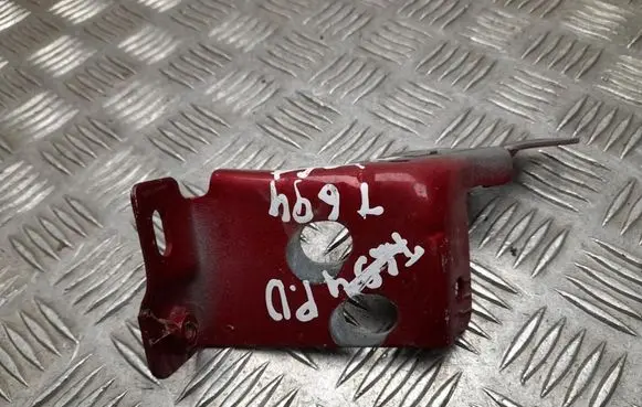 Dacia Sandero Fender mounting bracket 260422240R