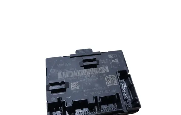 Volkswagen PASSAT B8 Door control unit/module 5Q0959593B
