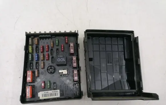 Volkswagen PASSAT B6 Fuse box set 3C0937125