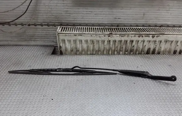 Opel Vectra B Windshield/front glass wiper blade 90504174