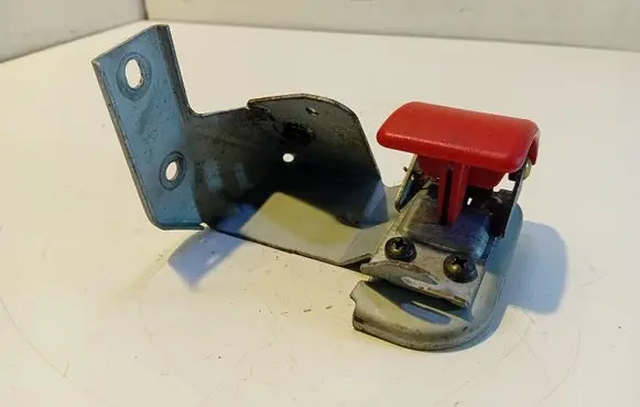 Volvo S40, V40 Engine bonnet (hood) release handle