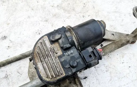 Volkswagen PASSAT B6 Wiper motor