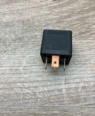 Audi A4 S4 B5 8D Other relay 431951253H