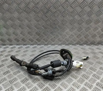 KIA Sportage Gear shift cable linkage 437943U450