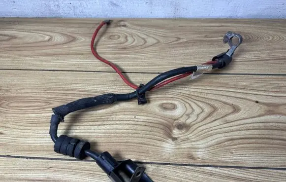 Volkswagen Golf VI Positive cable (battery) 