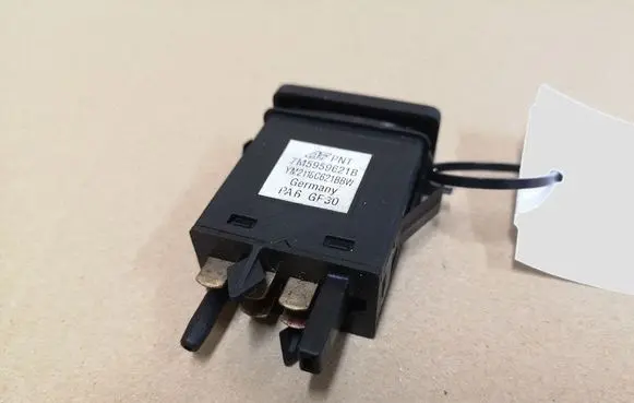 Ford Galaxy Windscreen/window heater switch 7M5959621B