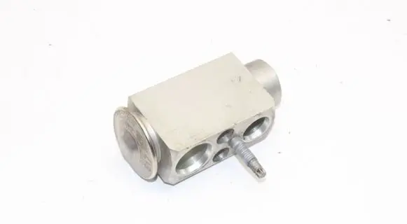 Land Rover Discovery Sport Air conditioning (A/C) expansion valve 7010973