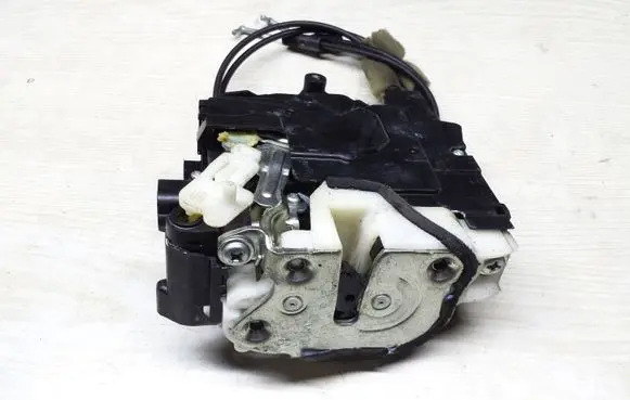 Peugeot 4007 Rear door lock