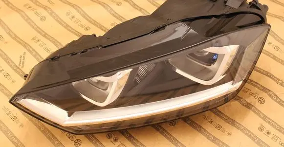Volkswagen Golf Sportsvan Headlight/headlamp 517941031B