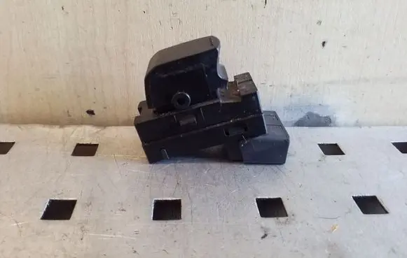 Suzuki Grand Vitara II Electric window control switch 62J00 62J001018T