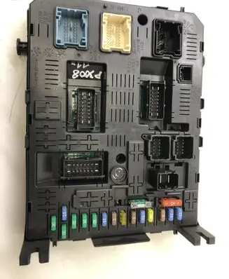 Peugeot 3008 I Fuse module 281164872