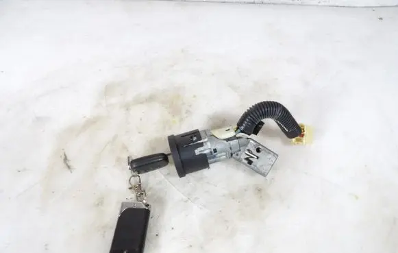 Peugeot 107 Ignition lock N0502198