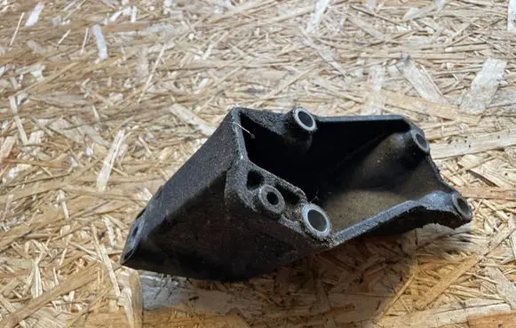 Audi A4 S4 B5 8D Gearbox mounting bracket