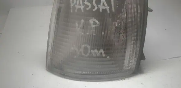 Volkswagen PASSAT B4 Front indicator light 357953049A 6R0142767
