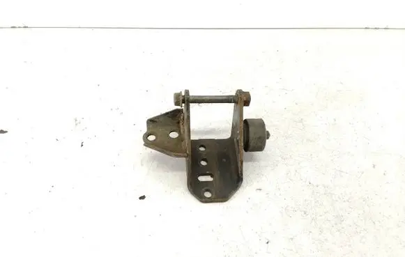 Engine mounting bracket