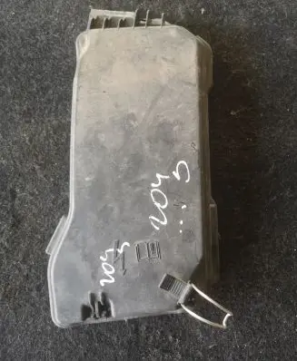 Mercedes-Benz C W204 Fuse box cover A2045400182