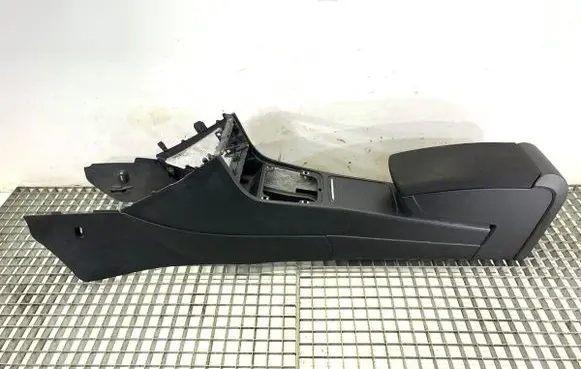 Volkswagen PASSAT B6 Center console 