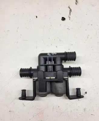 BMW 7 E65 E66 Coolant heater control valve 6906652 1147412159