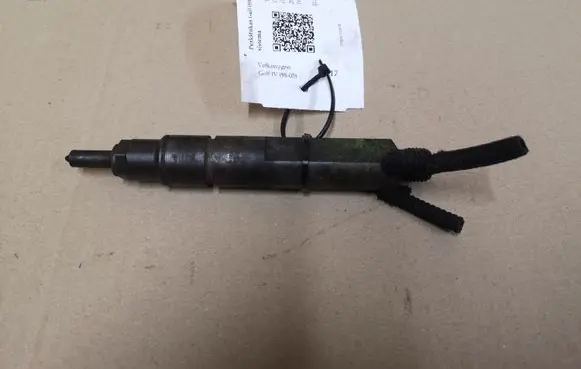 Volkswagen Golf IV Fuel injector 028130201T