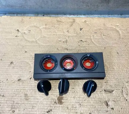 Audi 80 90 B3 Climate control unit 8A1819073