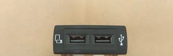 Mercedes-Benz Vito Viano W447 USB socket connector A4478200902 22431676