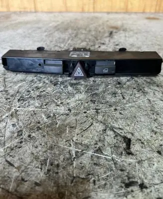 Opel Astra H Hazard light switch 03758075 13100105
