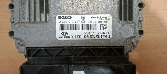 Hyundai i30 Engine control unit/module 391152A411