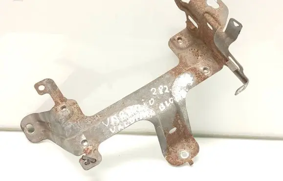 Suzuki Grand Vitara II Engine control unit holder 