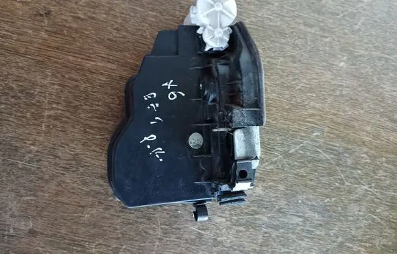 BMW X6 E71 Front door lock 7318409 120085