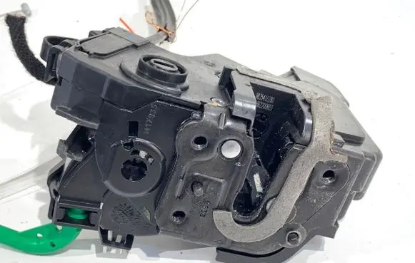 Peugeot 308 SW Rear door lock 9835418280