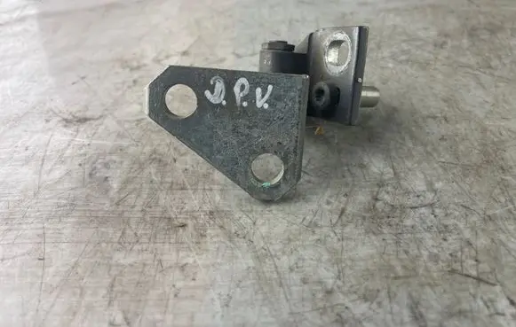 Volkswagen Golf Plus Front door upper hinge