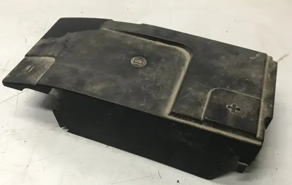 Opel Insignia A Battery box tray cover/lid 13330946