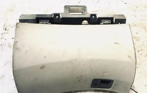 Volvo S80 Glove box